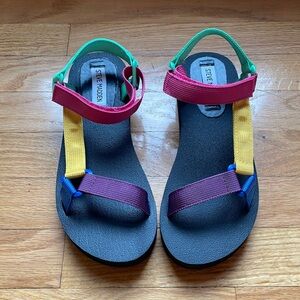 Steve Madden Colorblock Velcro Sandals